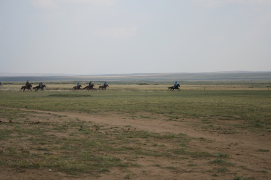 希拉穆仁草原の騎馬ショー