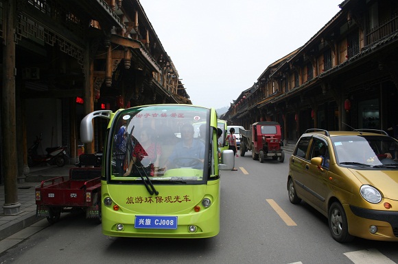 街子古鎮の電瓶車