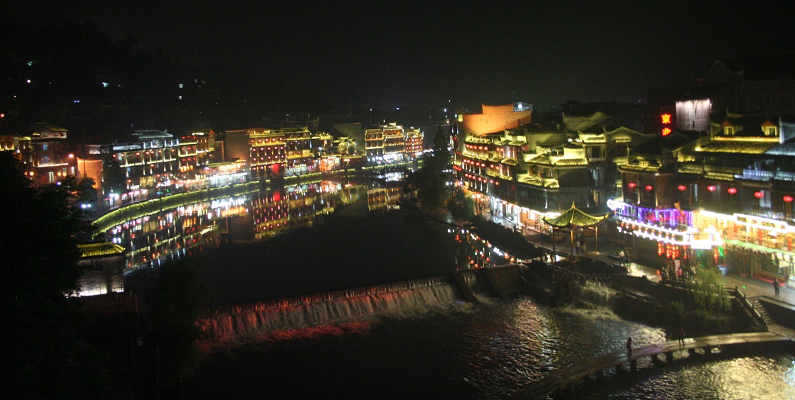 湖南省湘西土家族苗族自治州鳳凰古城~鳳凰大橋から