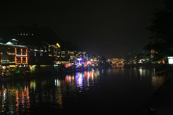 湖南省湘西土家族苗族自治州鳳凰古城~沱江の夜景