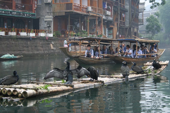 湖南省湘西土家族苗族自治州鳳凰古城~沱江の小舟から